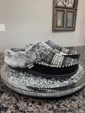 dearfoams Gray Plaid Faux Fur Clog Slippers with Black Sole EUC XL 11-12